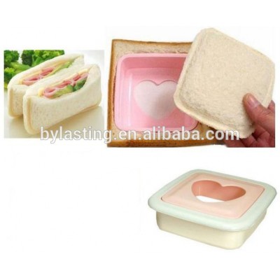 Plastic Mould Maker Love Heart Shape Sandwich Bread Toast Maker Mould Cutter for Valentines Day Gifts